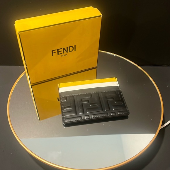 Authentic Fendi Card Holder 2020 New In Box - Picture 1 of 4